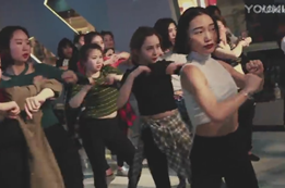 中國舞林爭霸明星JAZZ舞者王潤在武漢貝卡舞蹈的大師授課現場(chǎng)