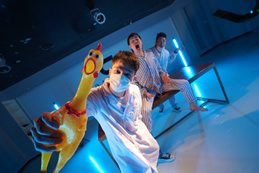 三位帥哥老師做了一臺“特別”的手術(shù)，看到最后你能看出來(lái)是什么手術(shù)嗎？