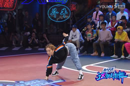 千璽隊長(cháng)想看炎炎Battle，寧愿做俯臥撐